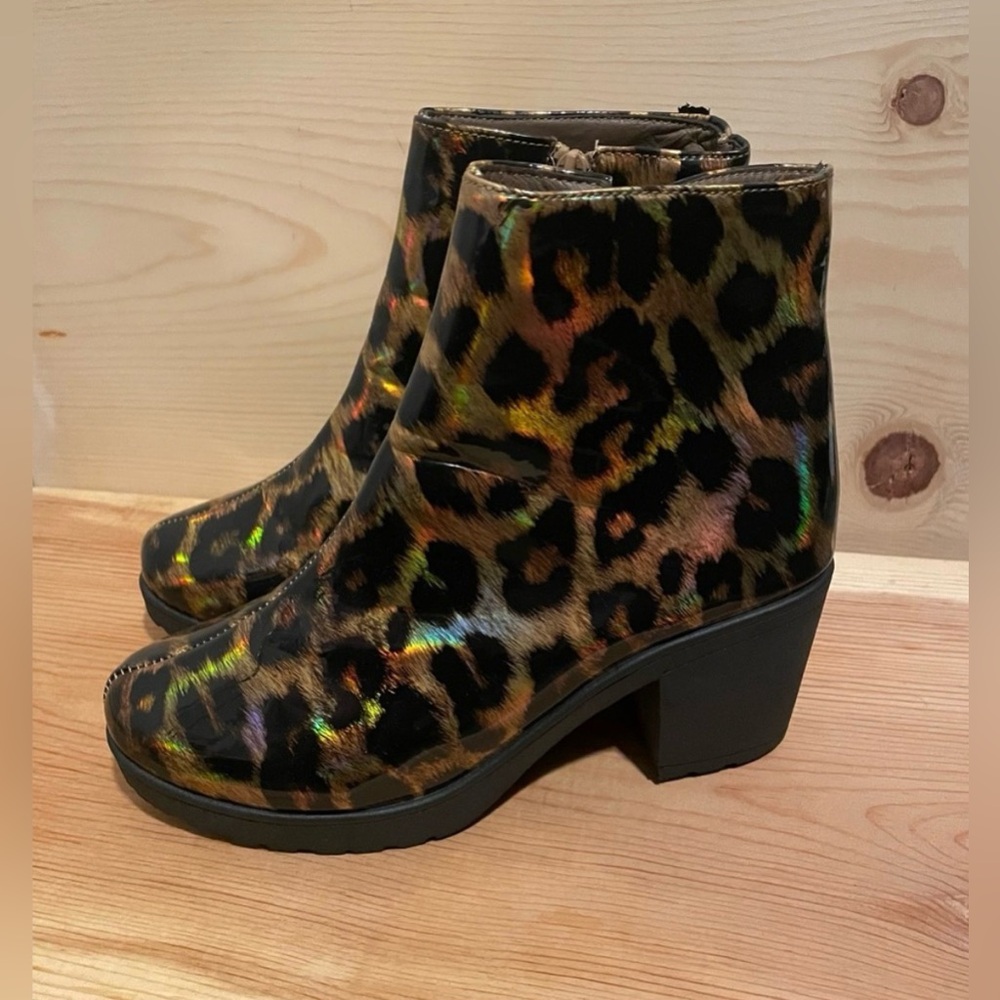 Ashley Blue Cheetah Print Ankle Boots size 8